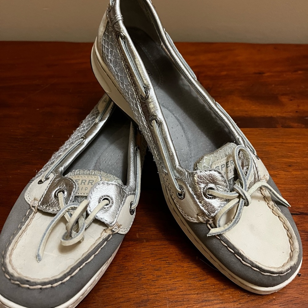 Sperry 7.5 loafer boat shoe white leather silver